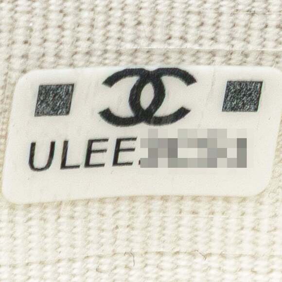 CHANEL Authentic White Caviar Leather Logo Wallet